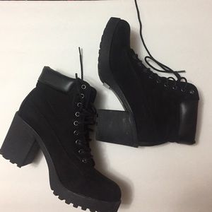 High-heeled boots